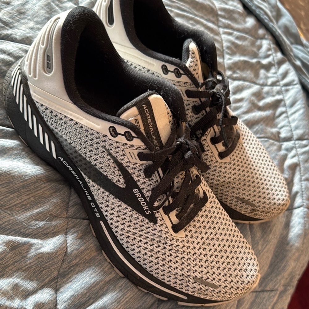 Brooks Women's Adrenaline GTS Running Shoes size 10